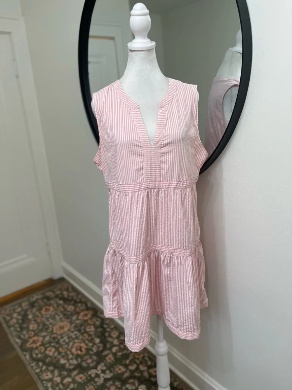 Vineyard Vines Tiered Seersucker Dress. Size Large - Picture 3 of 5